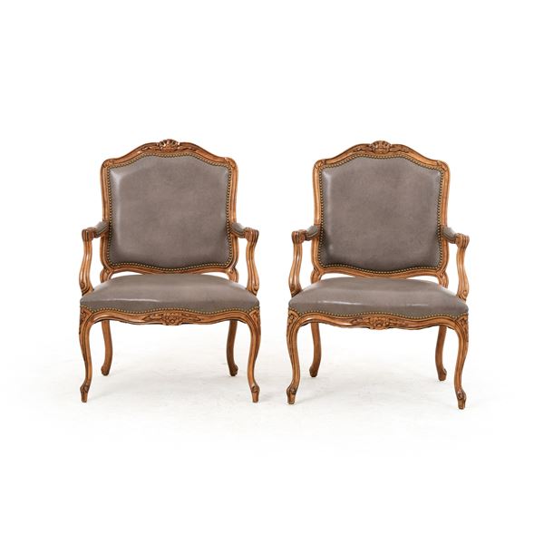 Coppia di poltrone in stile settecentesco