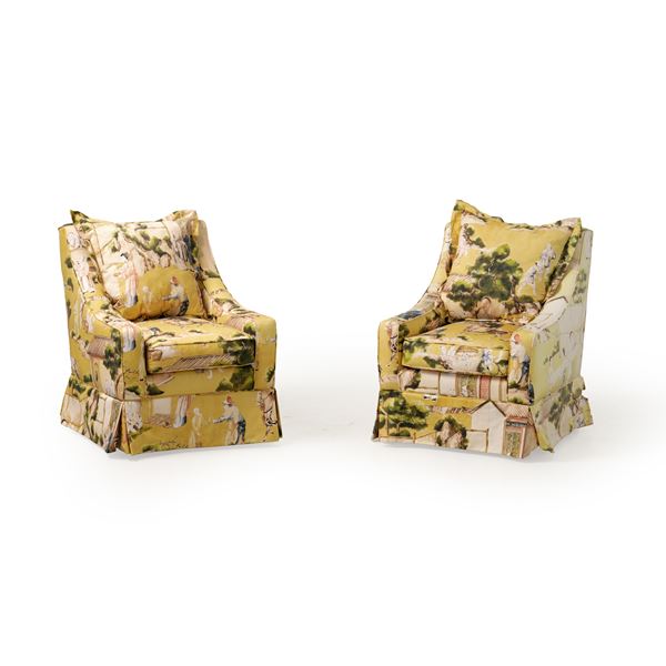 Coppia di poltrone imbottite con tappezzeria a cineserie