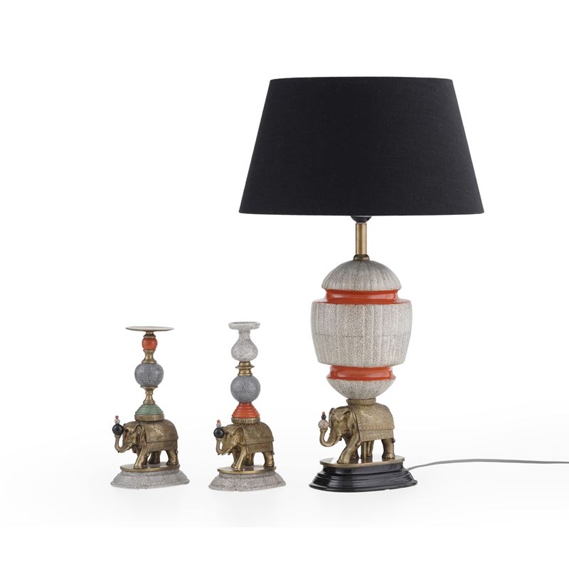 Un abat jour e due candelieri in metallo e ceramica  - Auction Antiques - Cambi Casa d'Aste