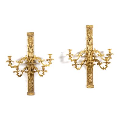 Coppia di appliques in bronzo dorato in stile settecentesco, decoro fitomorfo