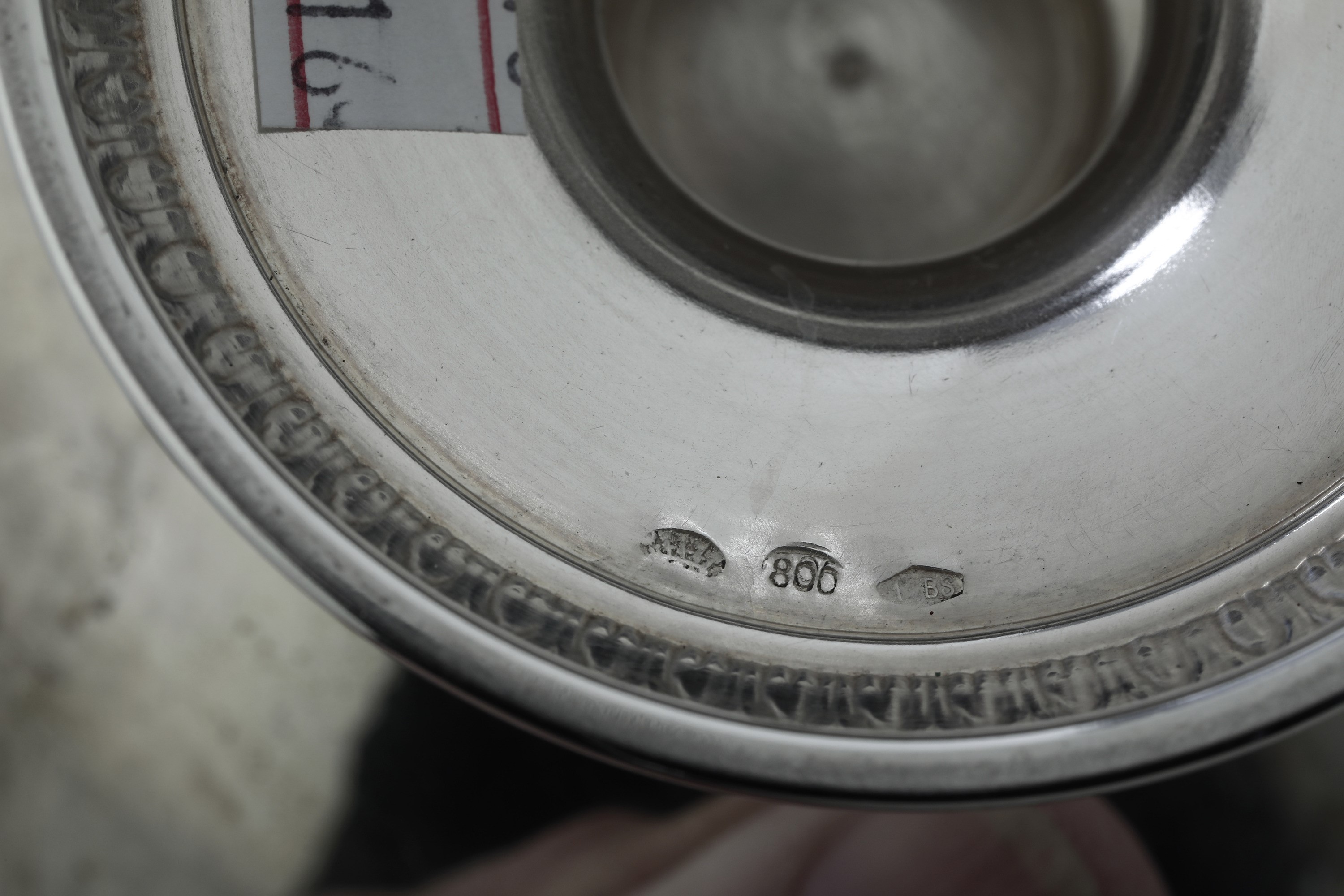 Argenteria italiana del XX secolo, Due coppe bianzate in argento fuso e sagomato