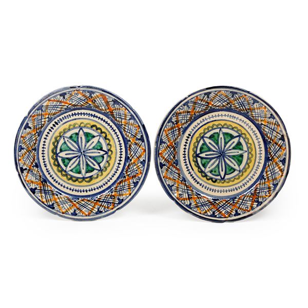 Due piatti. Pisa, Manifattura San Zeno, XX secolo.