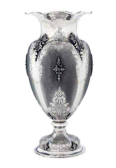 Vaso Centrotavola. Argenteria Artistica Italiana del XX Secolo. Argentiere Peruggia & C., Alessan...
