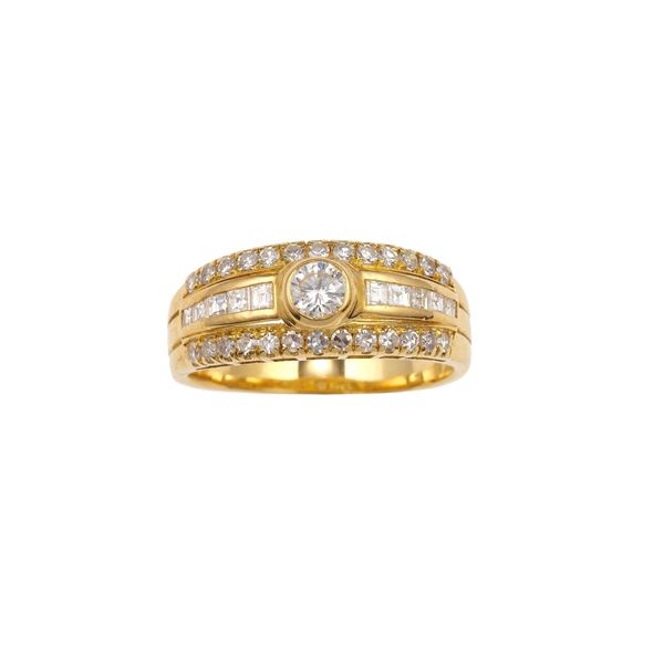 Anello con diamanti taglio rotondo e princess