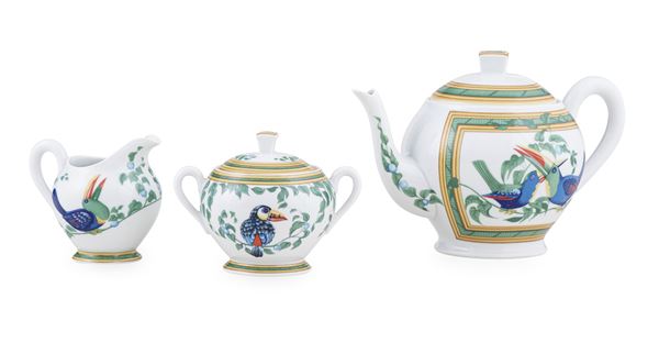 Teiera, lattiera e zuccheriera Hermès "Tucano". Francia, Manifattura di Limoges, fine XX - inizio XXI secolo.