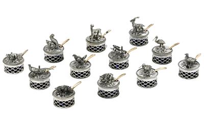 Dodici Saliere Segnaposto a Soggetto Animalier. Argenteria Artistica Milanese del XX Secolo. Arge...