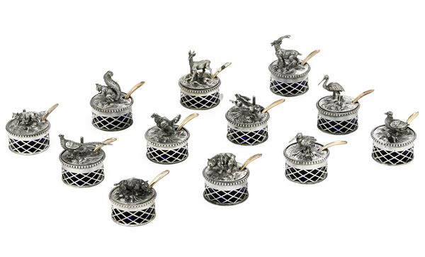 Dodici saliere segnaposto a soggetto animalier. Argenteria artistica milanese del XX secolo. Argentiere Francesco Caputo