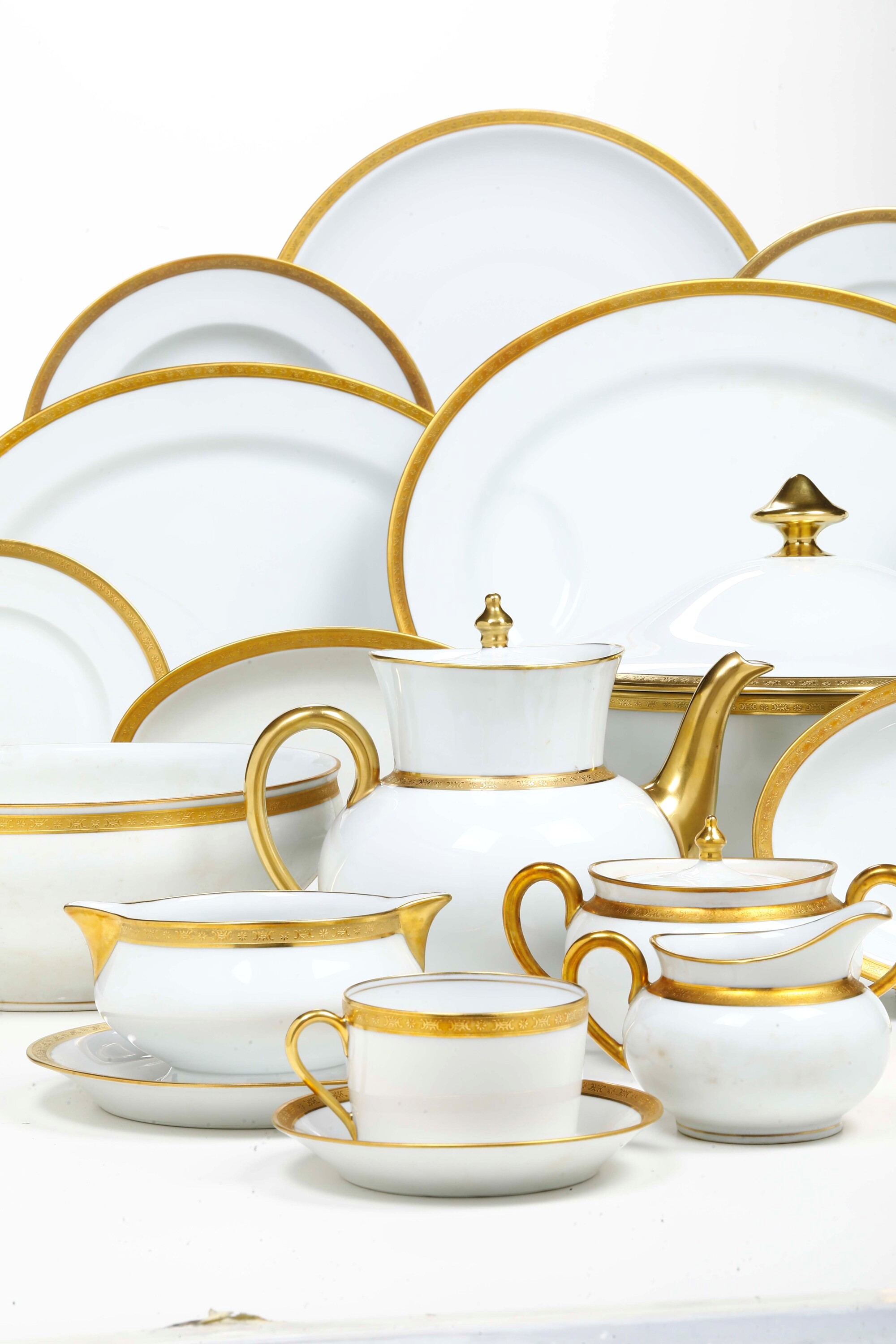 Servizio da tavola “Losange or”. Limoges, Manifattura Haviland, seconda metà XX secolo.