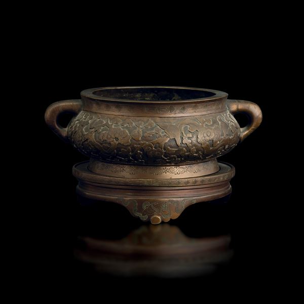 Bronze incense burner with floral motifs depicting a landscape scene, China, Ming Dynasty, 17th century