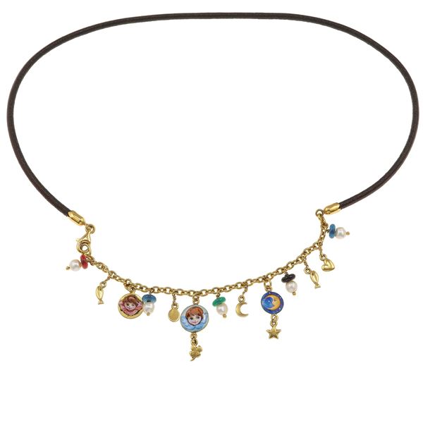 Merù. Girocollo con smalti policromi, piccole perle e calcedonio tinto