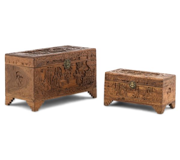 Due bauli in legno intagliato. Cina XX, secolo