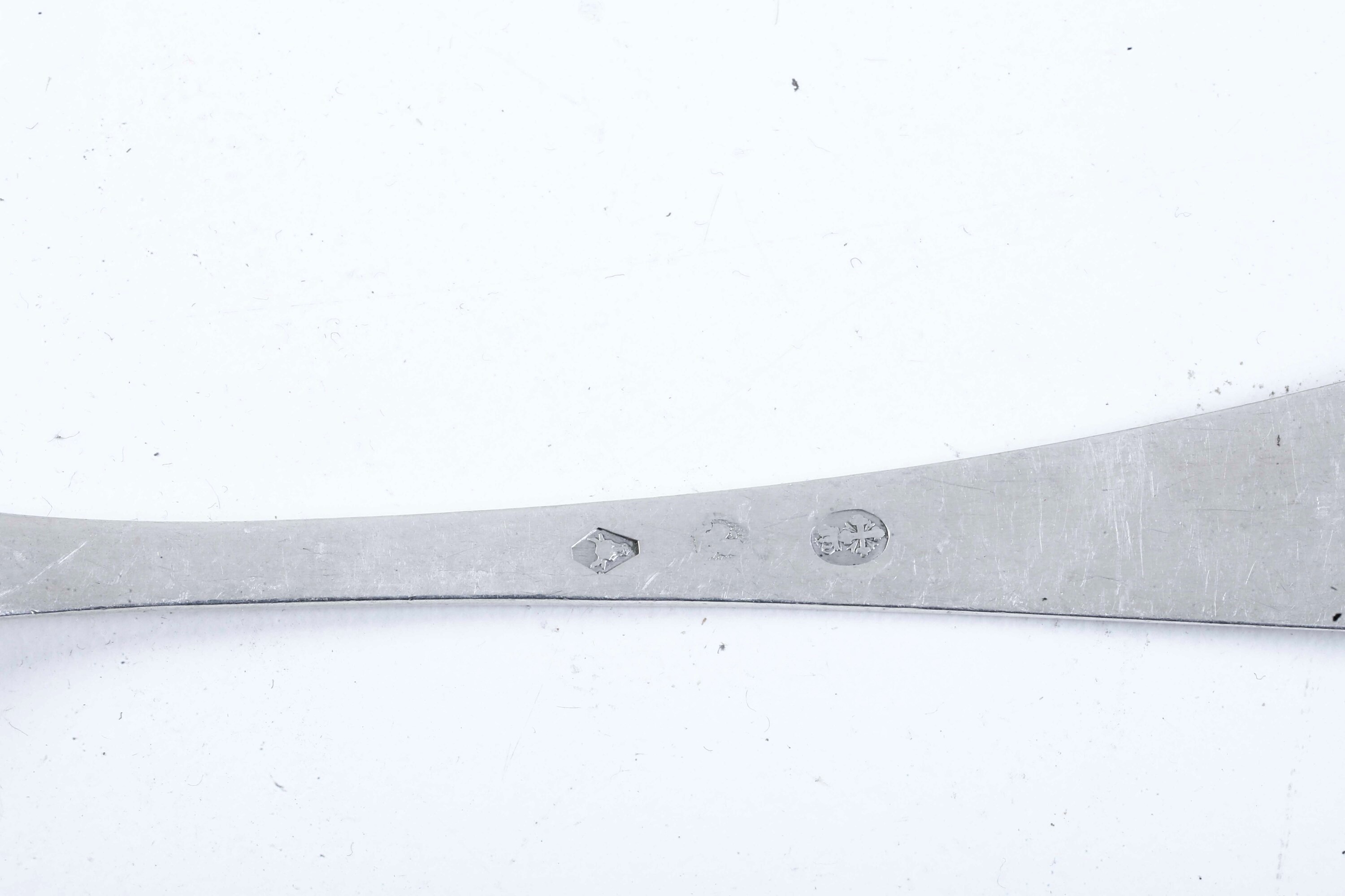Insieme di forchette, cucchiai e cucchiaini, argento fuso e sagomato