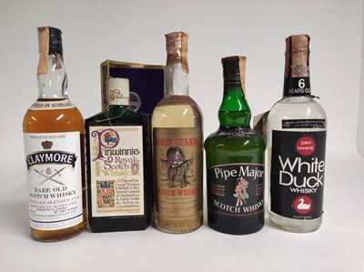 Claymore, Pinwinnie Royal, Horse Guards, Pipe Major, White Duck, Scotch Whisky