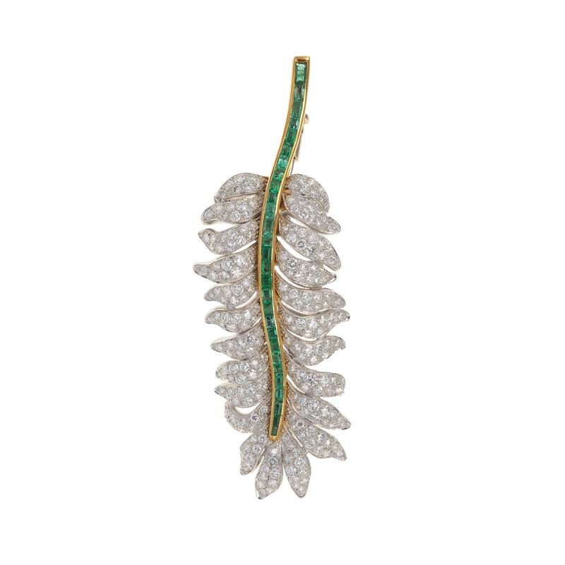 Diamond, emerald, platinum and gold "feather" brooch. Signed Martignetti  - Auction Fine Jewellery - Cambi Casa d'Aste