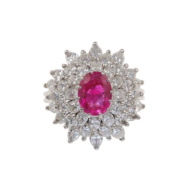 Anello con rubino Burma di ct 1.65 circa, nessuna indicazione di riscaldamento, diamanti taglio navette per ct 3.00 circa