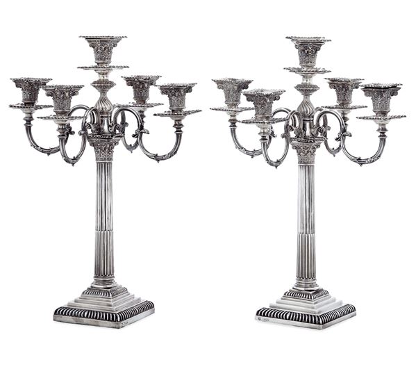 Coppia di grandi candelabri a cinque fiamme. Londra, 1895. Argentieri William Gibson & Lawrence Langman