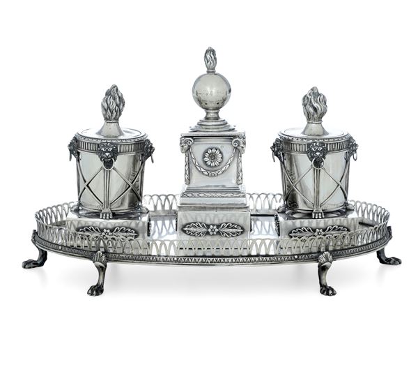 Roma, 1815-1817. Maestro argentiere Giuseppe III Spagna (1791-1817). Marchi dello Stato Pontificio, dell'argentiere e marchi francesi di importazione in uso dal 1838 al 1919 Importante servizio da scrittura neoclassico