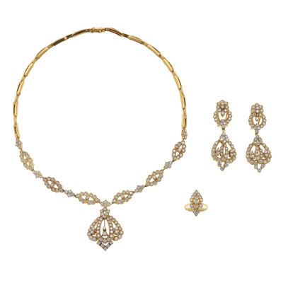 Parure in oro giallo 750/1000 composta da girocollo, orecchini e anello con diamanti taglio brill...