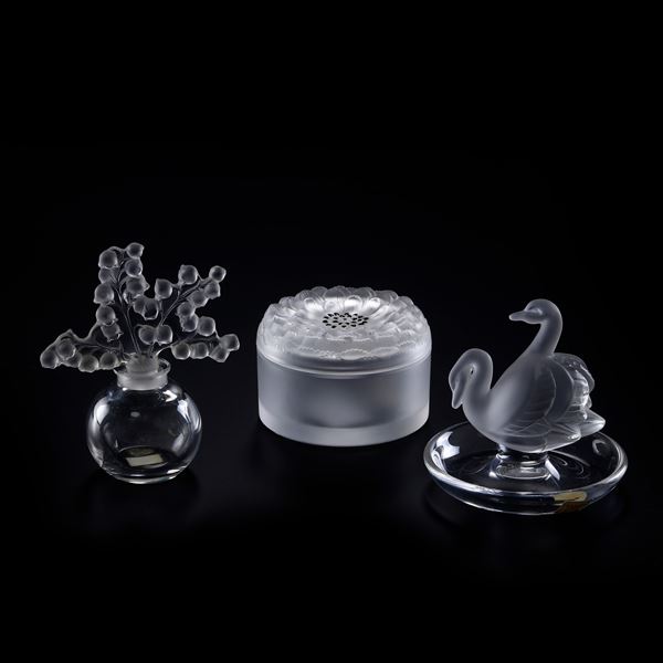 Tre oggetti. Francia, Lalique, XX secolo.
