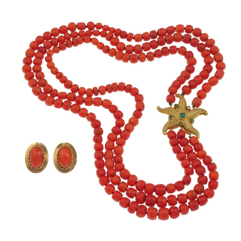Coral necklace and a apair of coral and low-karat gold earrings  - Auction Fine Jewellery - Cambi Casa d'Aste