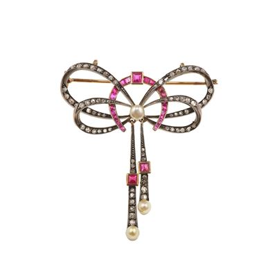 Spilla/pendente con Rubini Sintetici, Rosette di Diamante e Piccole Perle
