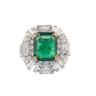 Van Cleef & Arpels. Anello con Smeraldo Colombia di Ct 5.20 Circa, Diamanti Taglio Smeraldo, Bagu...