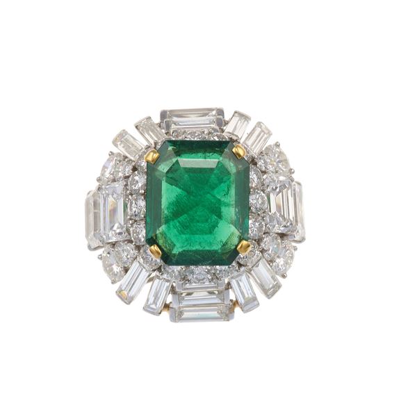 Colombia emerald, diamond, platinum and gold ring. Signed Van Cleef & Arpels. Gemmological Report SSEF Basel