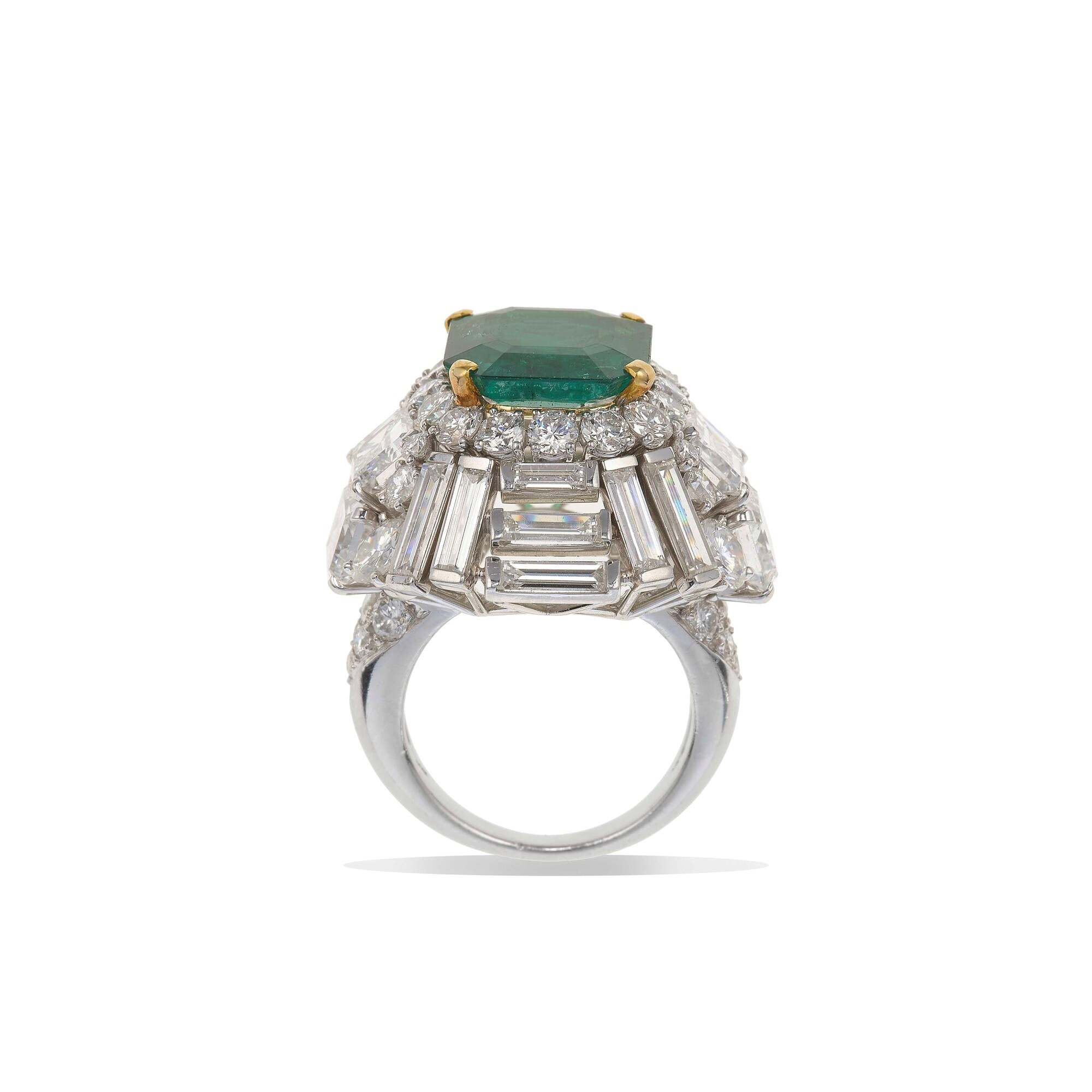 Van Cleef & Arpels. Anello con Smeraldo Colombia di Ct 5.20 Circa, Diamanti Taglio Smeraldo, Bagu...