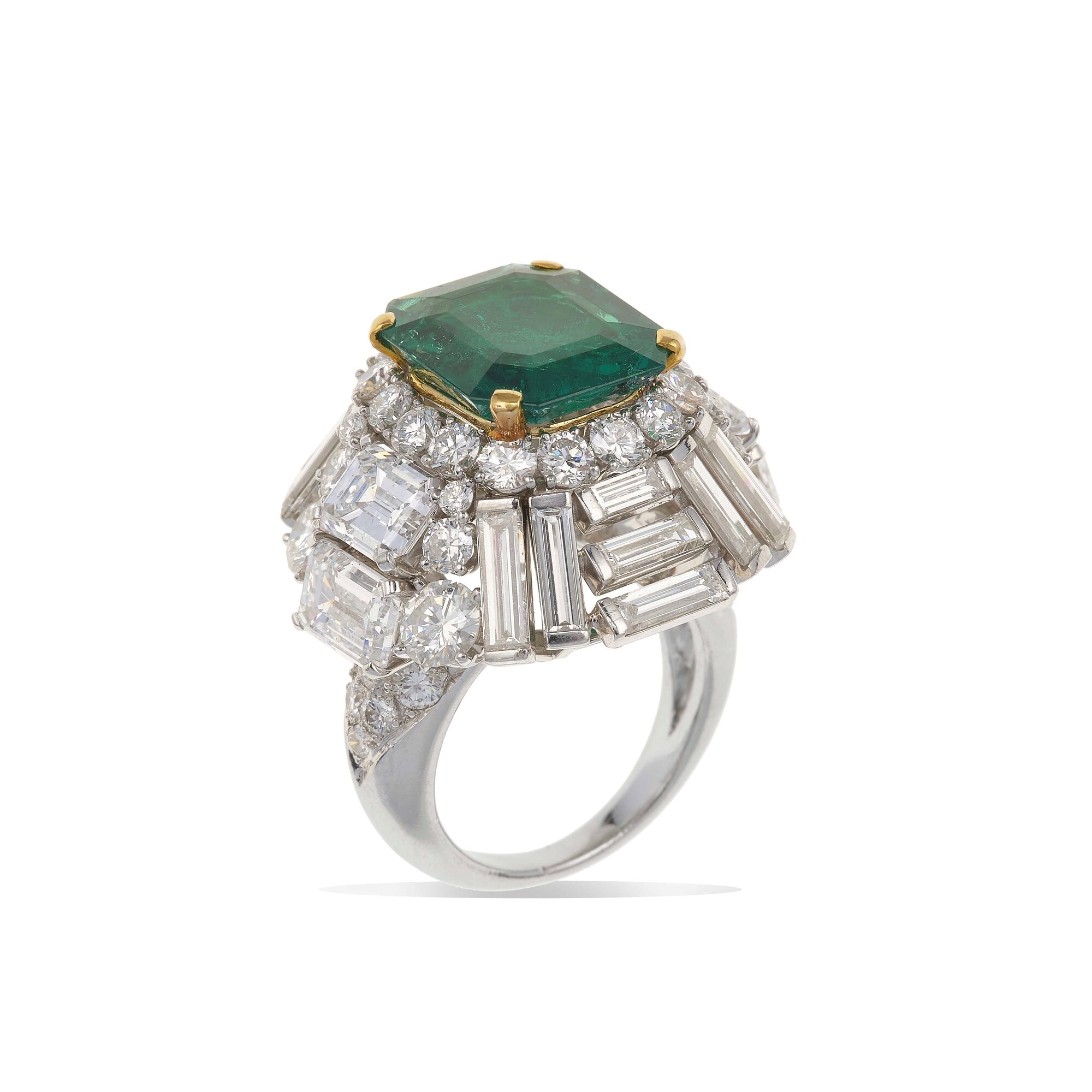 Van Cleef & Arpels. Anello con Smeraldo Colombia di Ct 5.20 Circa, Diamanti Taglio Smeraldo, Bagu...