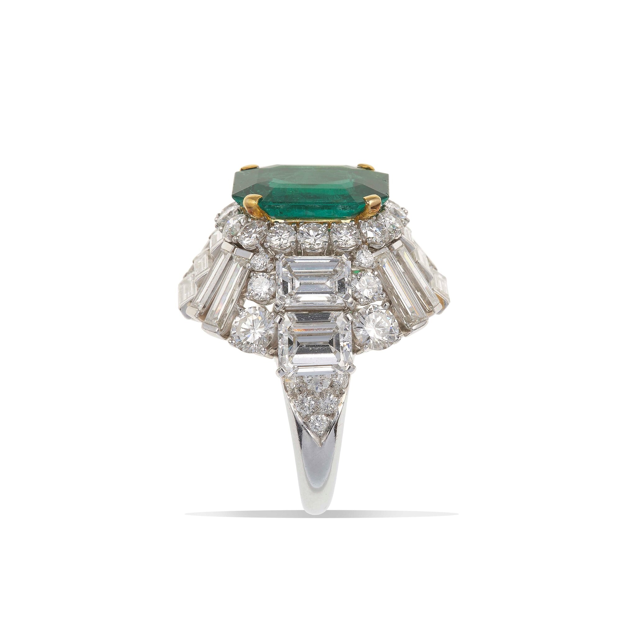 Van Cleef & Arpels. Anello con Smeraldo Colombia di Ct 5.20 Circa, Diamanti Taglio Smeraldo, Bagu...