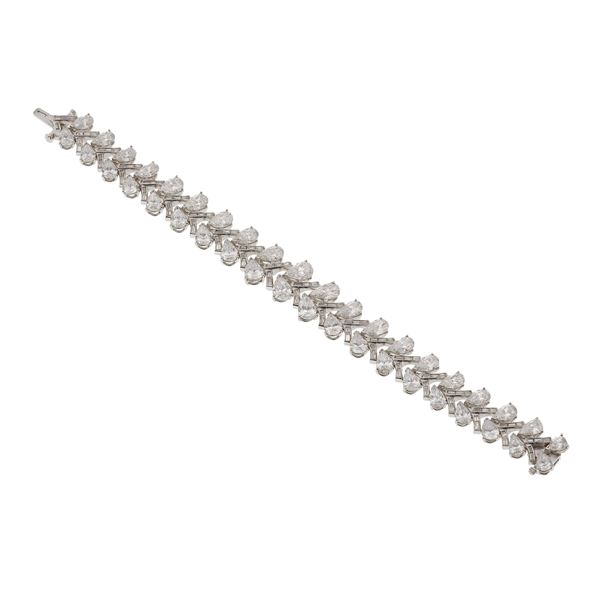 Bracciale con diamanti taglio goccia e baguettes per ct 23.00 circa