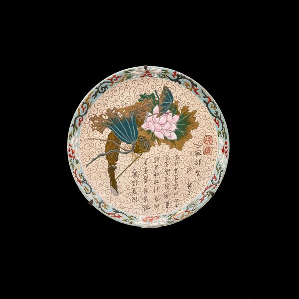 Piatto in terracotta a soggetto naturalistico con iscrizioni, Cina, XX secolo