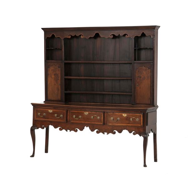 Credenza con alzata a giorno. XIX secolo