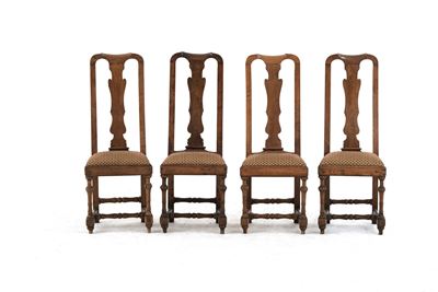 Quattro Sedie in Legno Intagliato. XIX Secolo