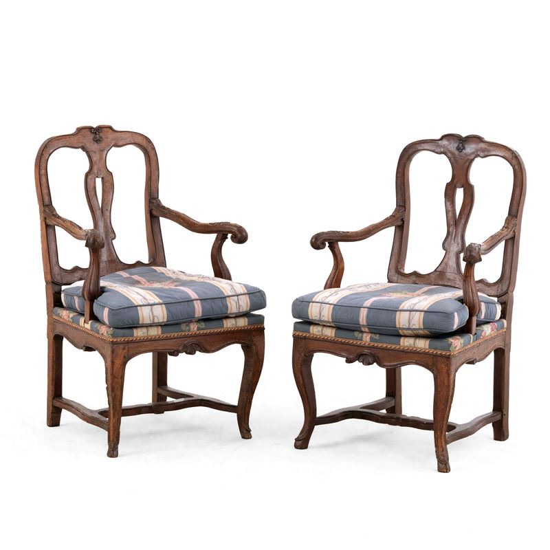 Coppia di poltrone in legno intagliato. Francia XIX secolo  - Asta Antiquariato - Cambi Casa d'Aste