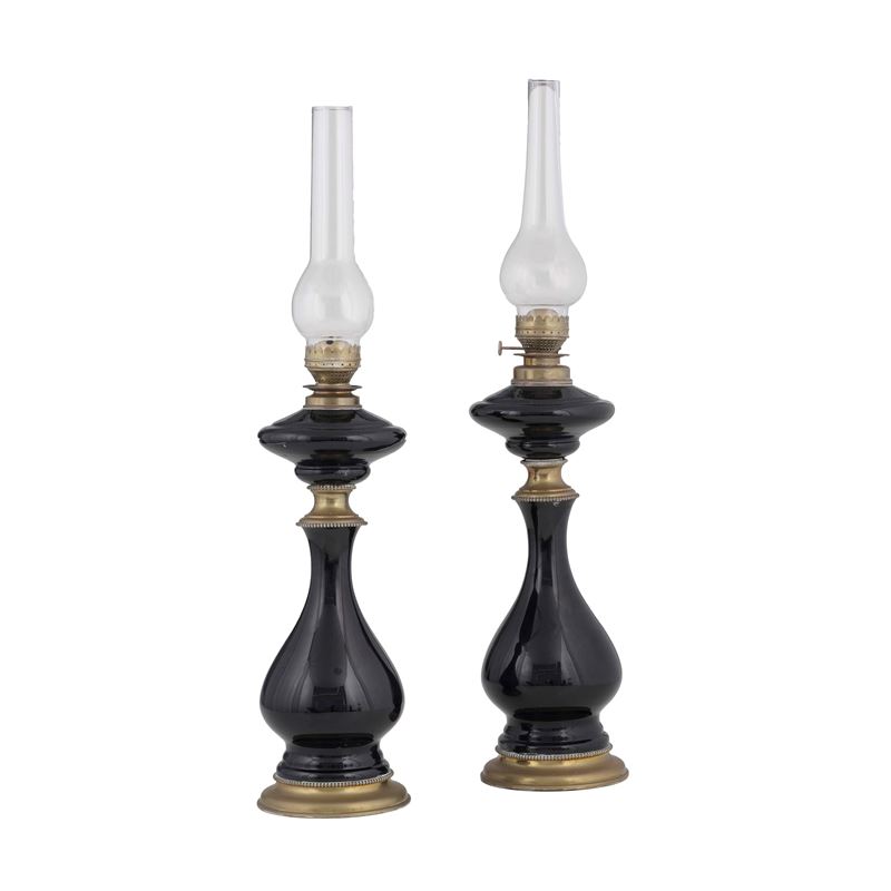 Coppia di lampade in porcellana e metallo dorato. XX secolo  - Asta Antiquariato - Cambi Casa d'Aste