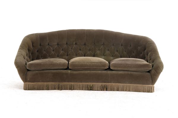 Divano a tre posti imbottito