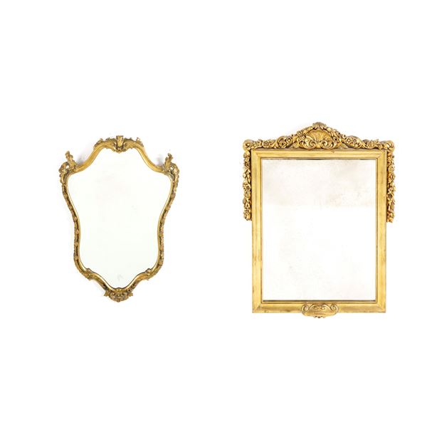 Due specchiera con cornici in legno dorato. XX secolo