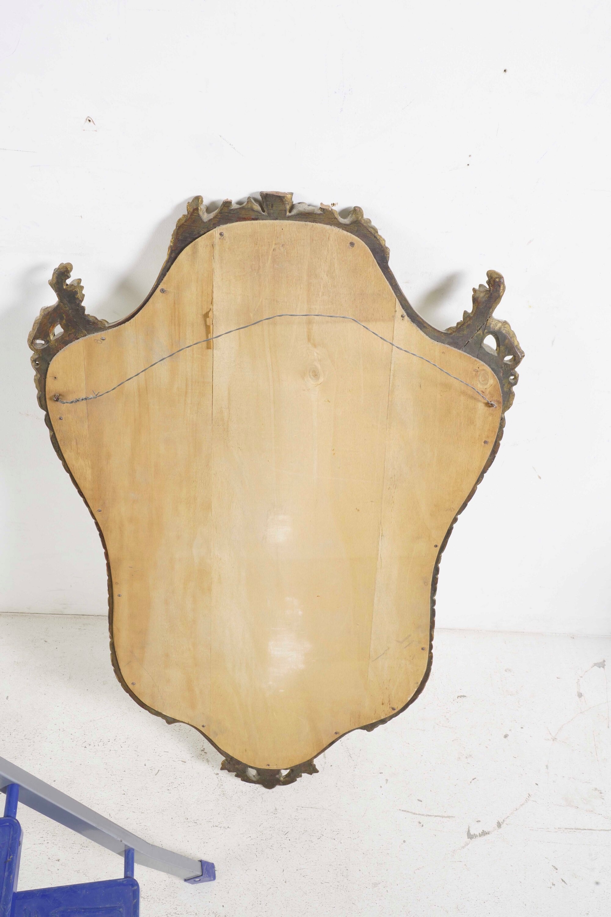 Due Specchiera con Cornici in Legno Dorato. XX Secolo