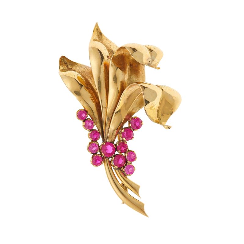 Spilla a soggetto floreale con rubini sintetici  - Auction Fine Jewellery - Cambi Casa d'Aste