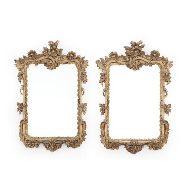 Coppia di specchiere in legno intagliato e dorato. Napoli, XVIII-XIX secolo