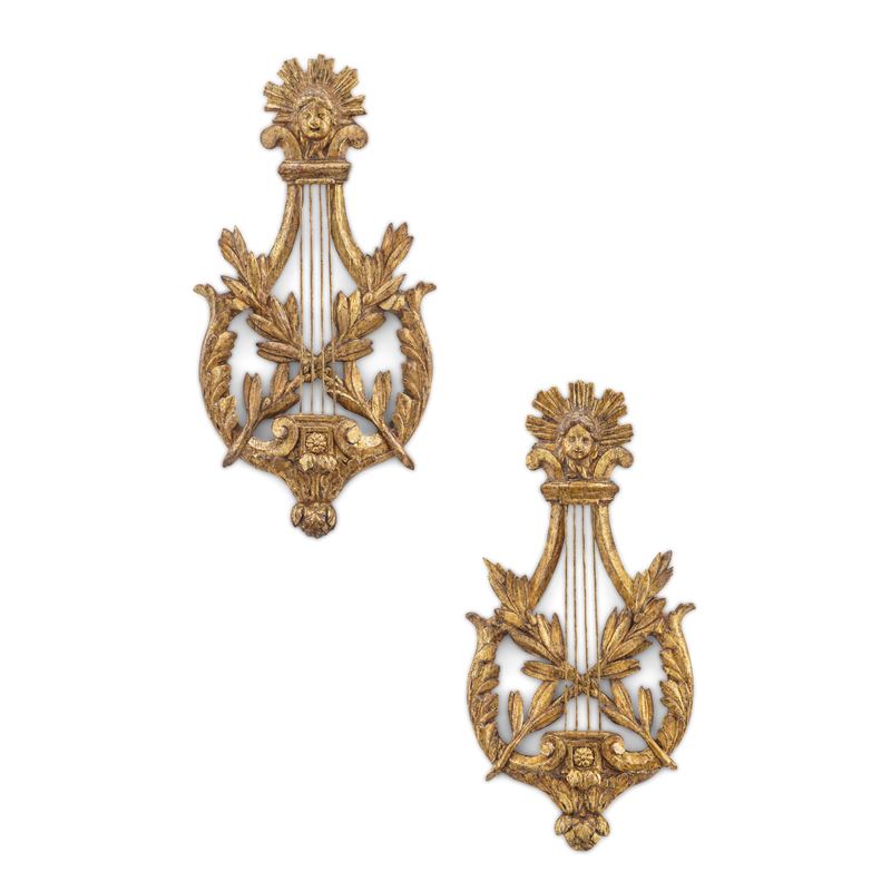 Coppia di fregi in legno intagliato e dorato. Nei modi di Giuseppe Maria Bonzanigo, Torino, XVIII-XIX secolo  - Asta Dimore Italiane - Cambi Casa d'Aste