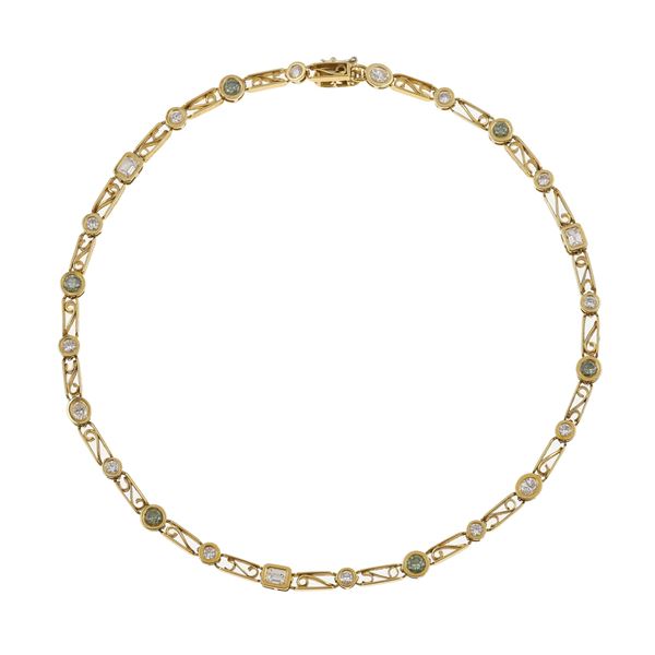 Girocollo con diamanti bianchi e diamanti verdi irradiati