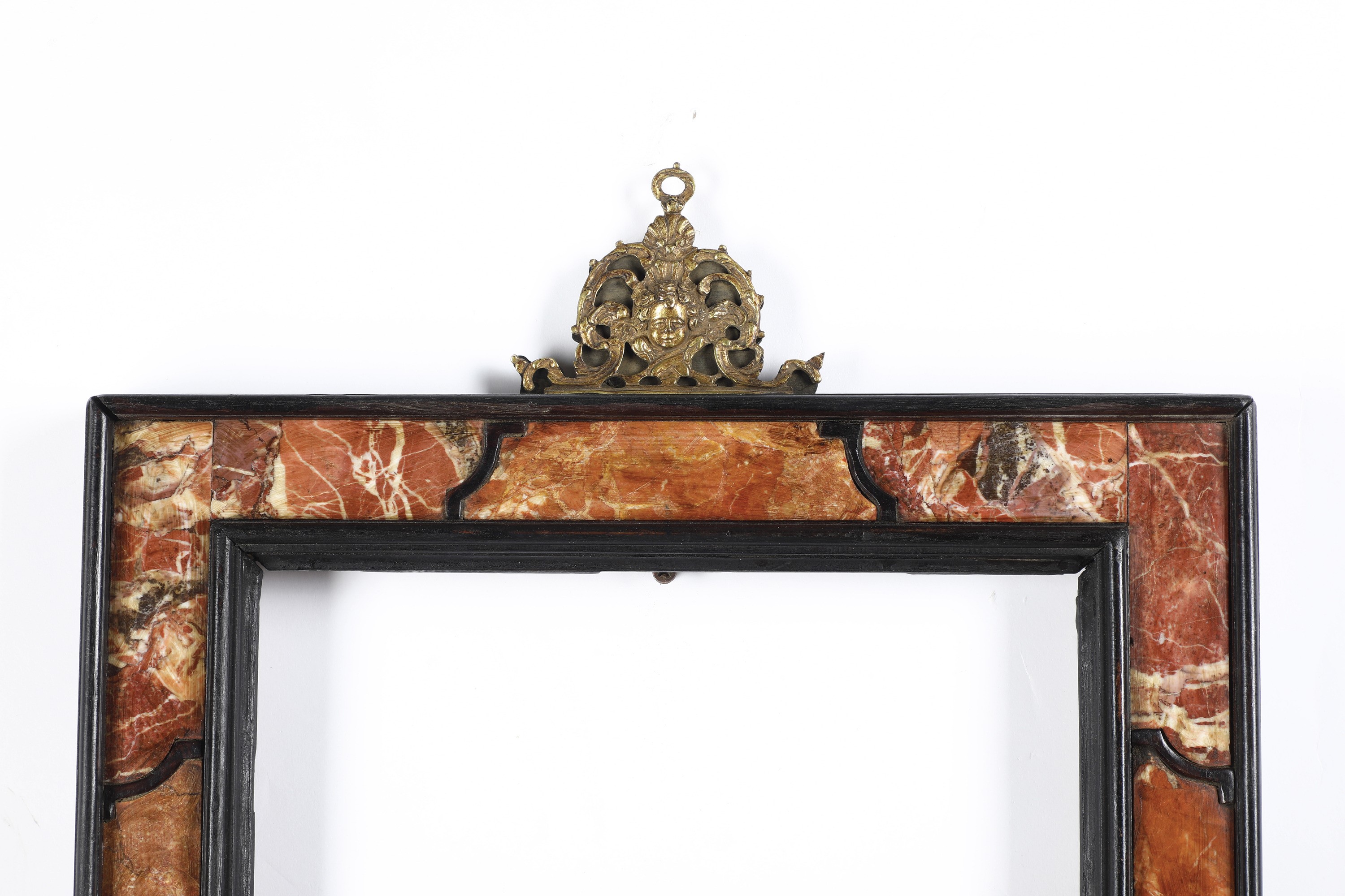 Cornice a Cassetta in Legno Ebanizzato e Marmo. Toscana XVIII-XIX Secolo