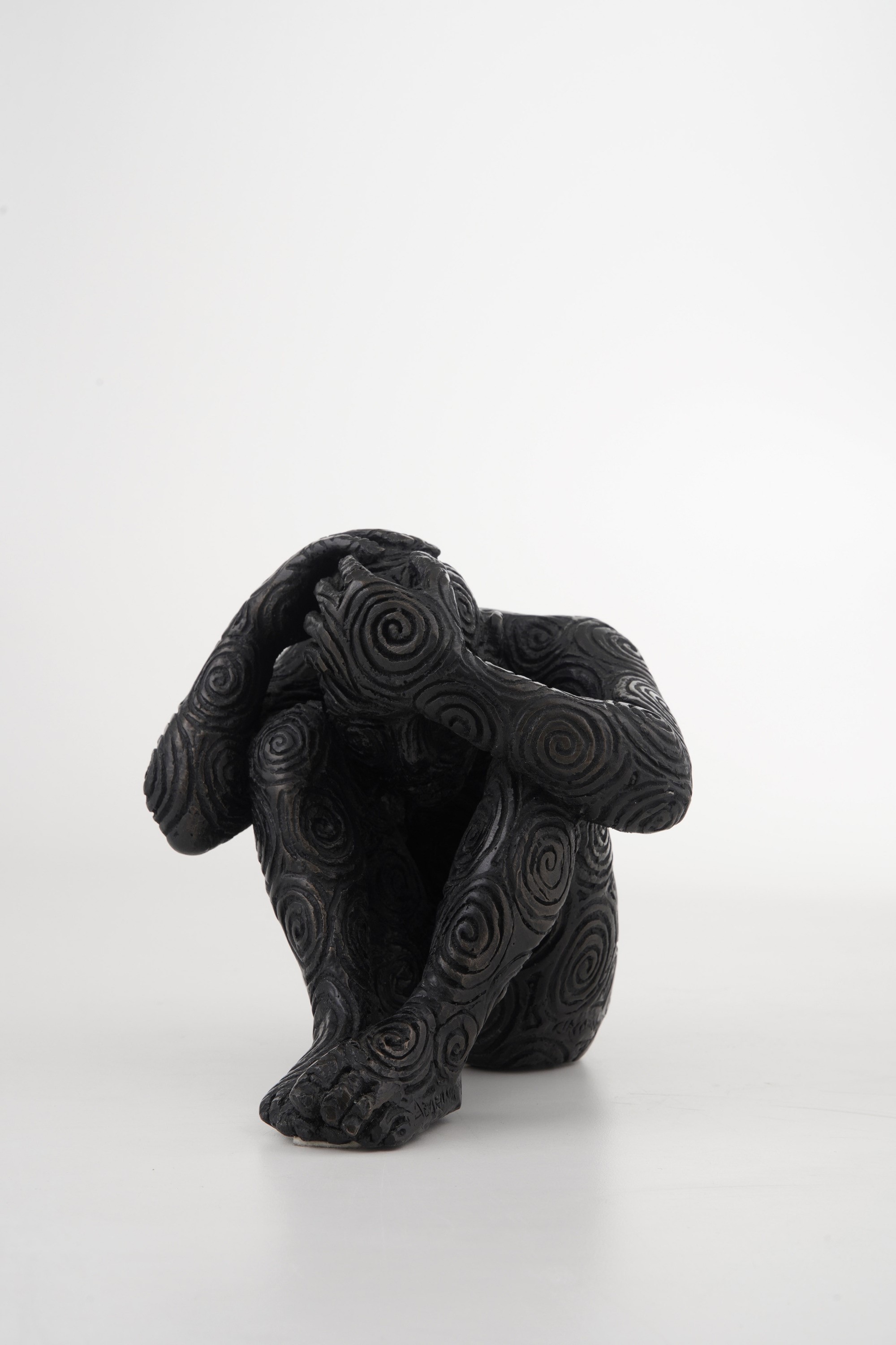 Rabarama - Figura seduta, scultura in bronzo