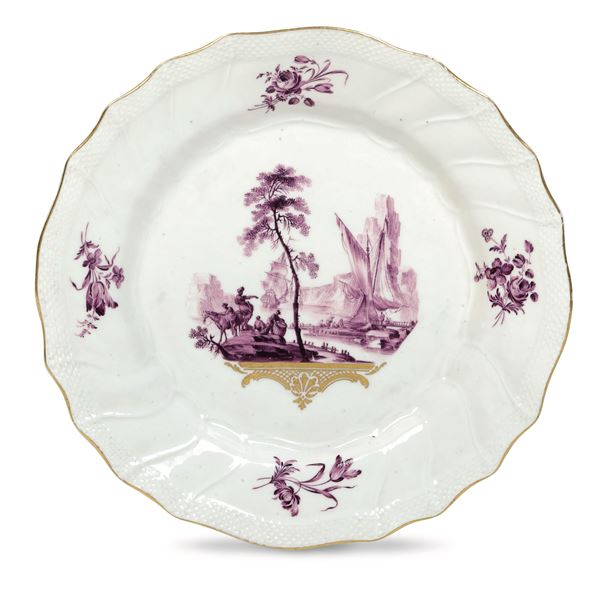 Raro piatto Belgio, Manifattura di Tournai, 1763 circa Decorazione di Michel-Joseph Duvivier