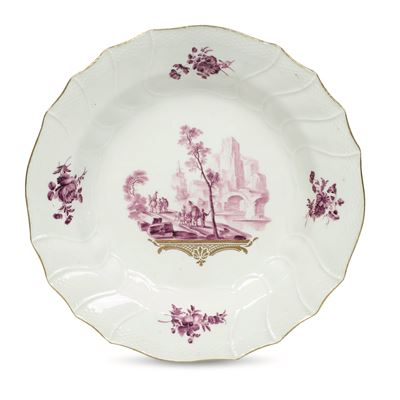 Raro Piatto Fondobelgio, Manifattura di Tournai, 1763 Circadecorazione di Michel-joseph Duvivier
