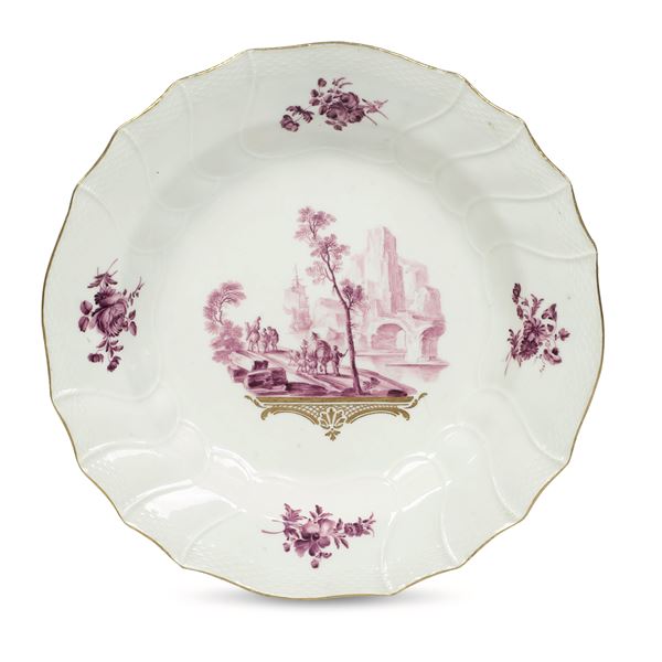 Raro piatto fondo Belgio, Manifattura di Tournai, 1763 circa Decorazione di Michel-Joseph Duvivier