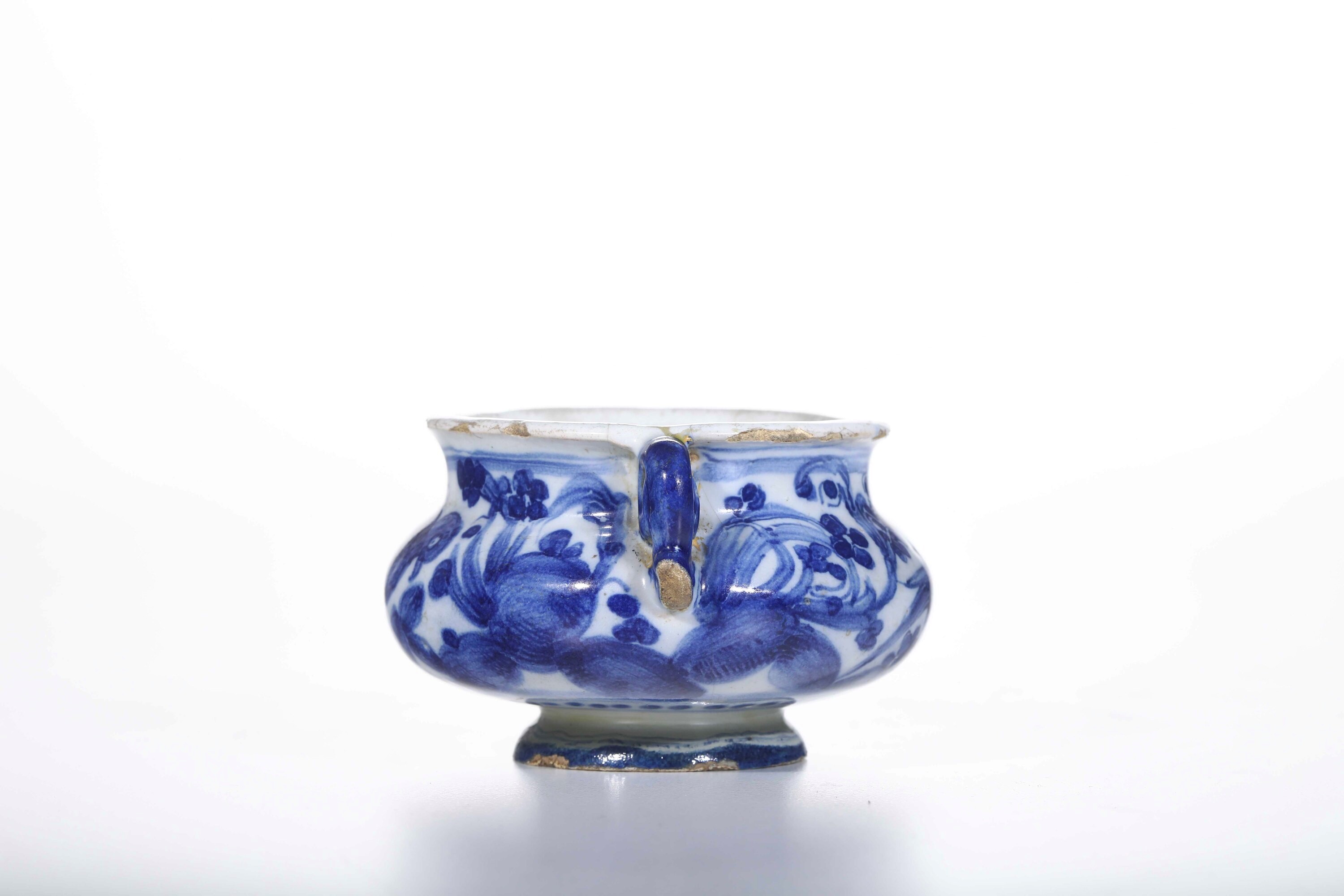 Piccolo vaso biansato. Liguria, probabilmente Albisola, metà del XVII secolo.