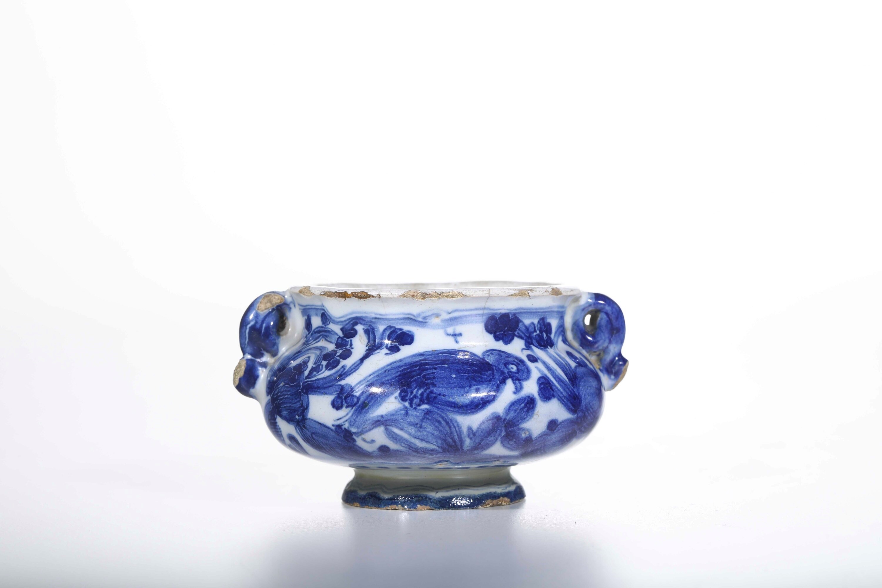 Piccolo vaso biansato. Liguria, probabilmente Albisola, metà del XVII secolo.